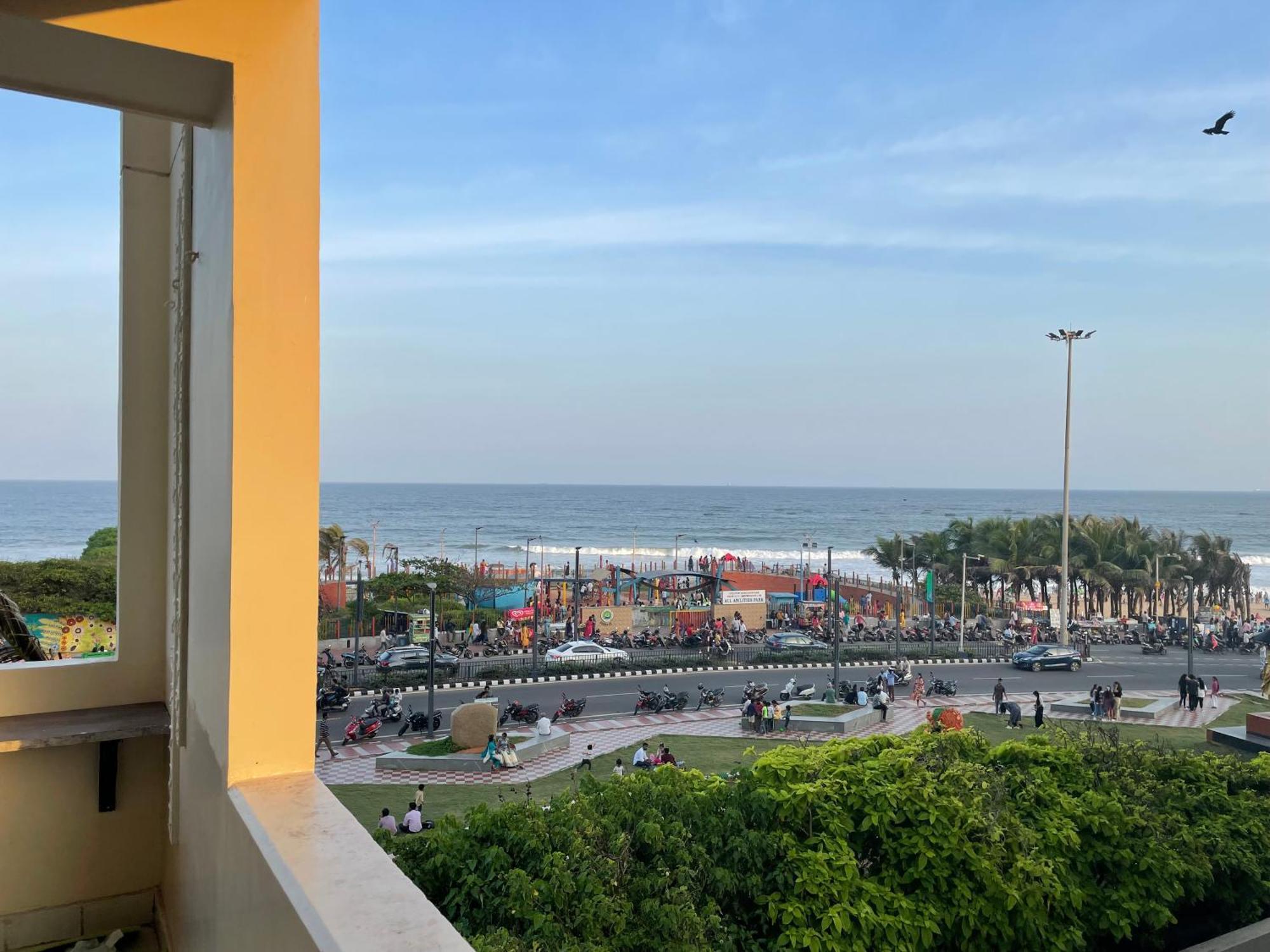 Ocean'S Edge Apartment Визакхапатнам Екстериор снимка