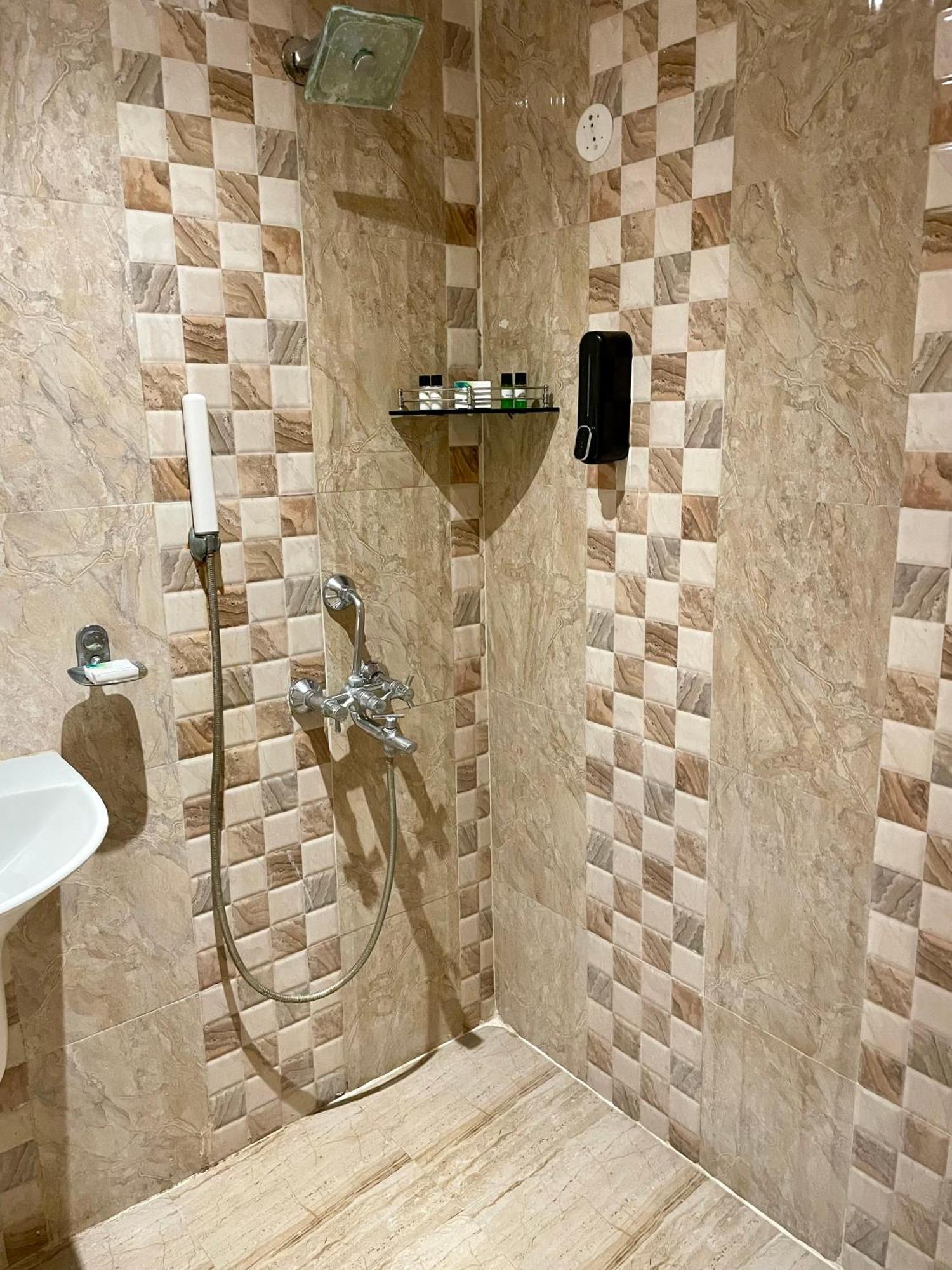Ocean'S Edge Apartment Визакхапатнам Екстериор снимка