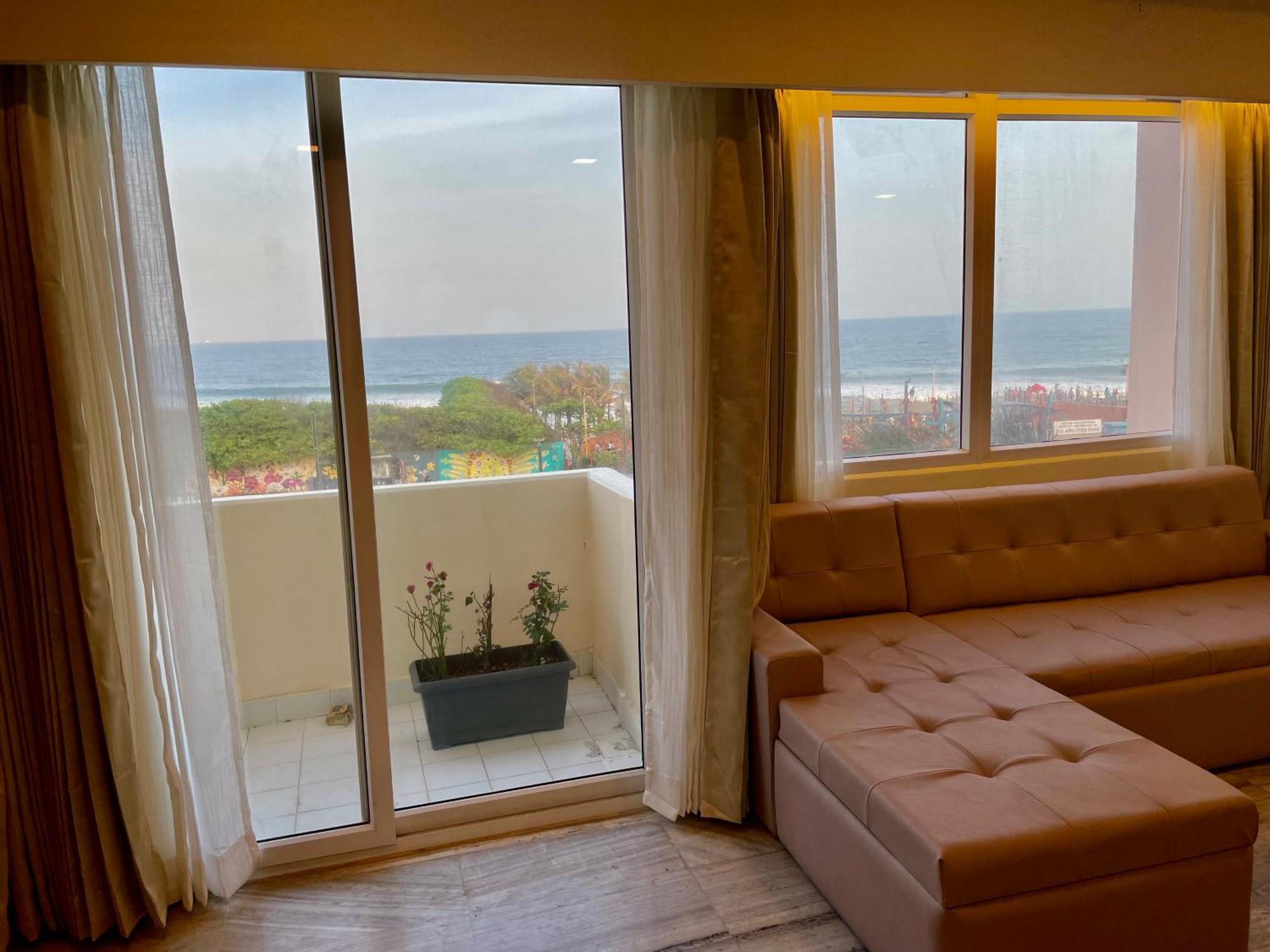 Ocean'S Edge Apartment Визакхапатнам Екстериор снимка