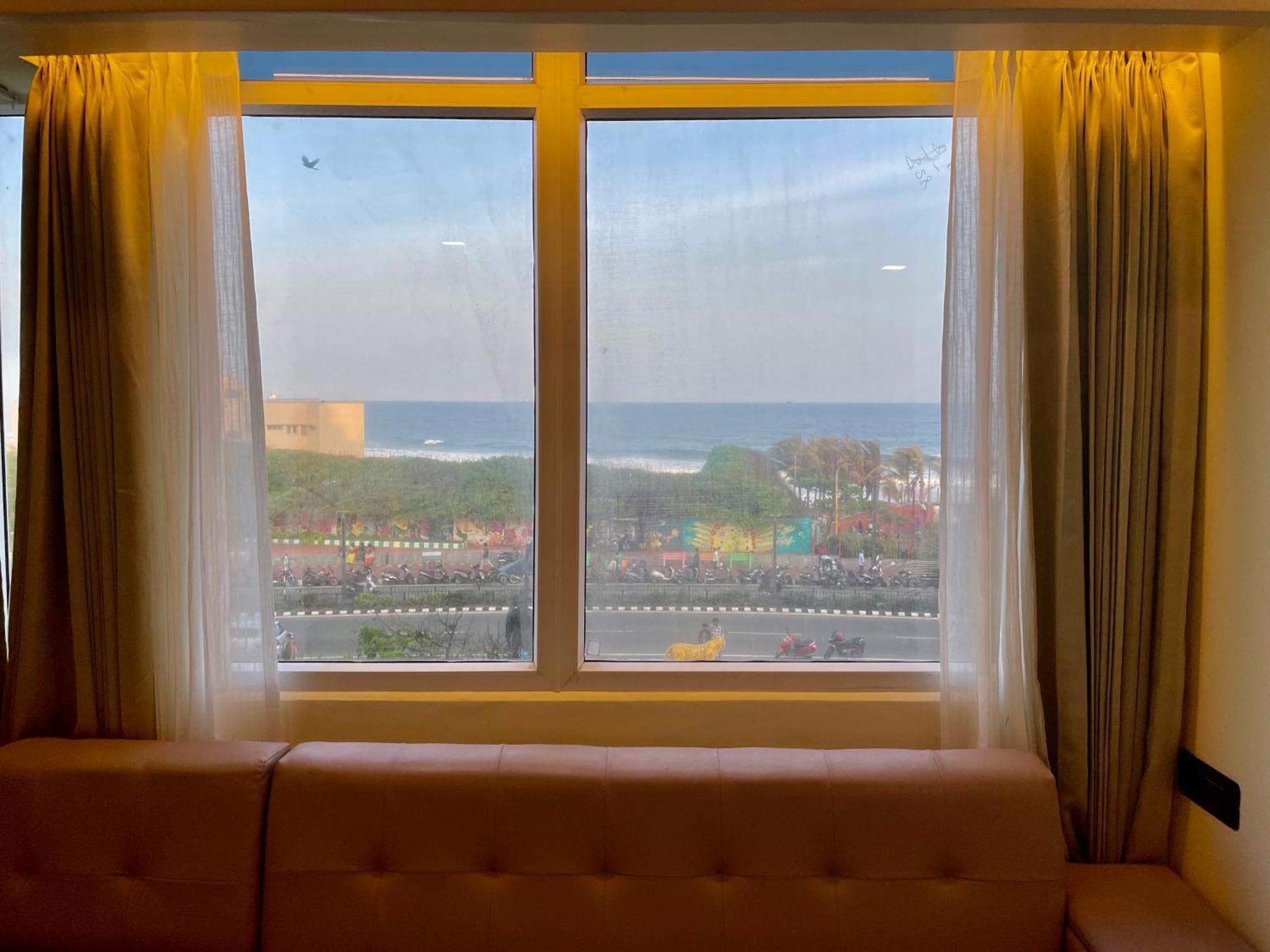 Ocean'S Edge Apartment Визакхапатнам Екстериор снимка